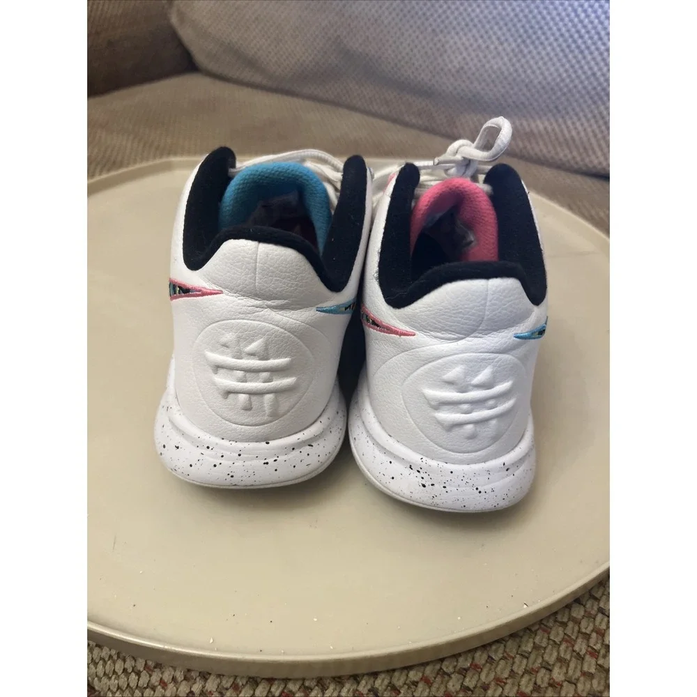 Nike Mens Kyrie Flytrap 3 BQ3060-104 Basketball Shoes Sneakers Men 7 Wom 8.5 EUC